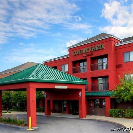 Courtyard Manchester-Boston Regional Airport Exterior foto